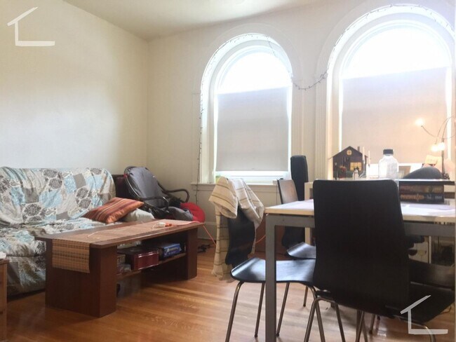Building Photo - No Brokers Fee, No Security Deposit, Heat,...
