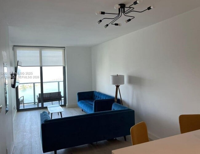 Foto del edificio - 501 NE 31st St