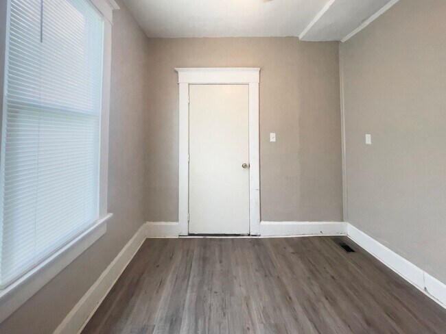 Foto del edificio - 1719 &amp; 1719 1/2 W Adams St. (Wynn Funds LLC)