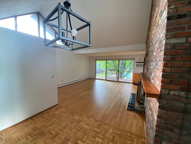 Foto del edificio - 126 Sherman Hill Rd