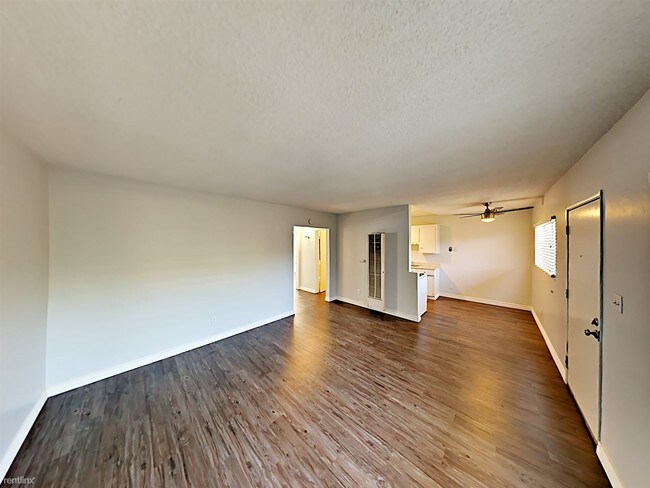 Building Photo - 2 br, 1 bath Apartment - 340 N 1st St N