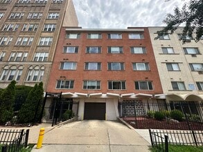 Building Photo - 5953 N Kenmore Ave