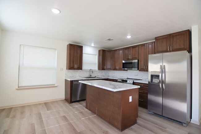 Building Photo - 709 S 30th St