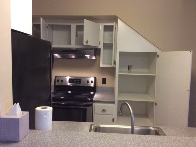 Building Photo - 275 Streamwood