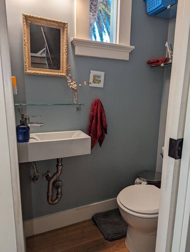 1/2 bath - 180 B St