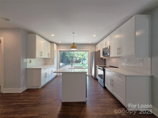 Building Photo - 3433 Draper Ave