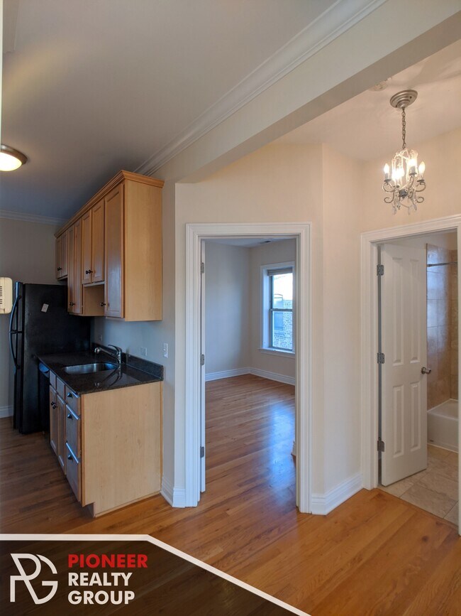 Foto del edificio - 1216 W Waveland Ave