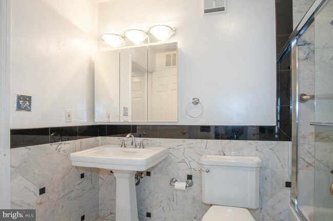 Building Photo - 4551 Interlachen Ct