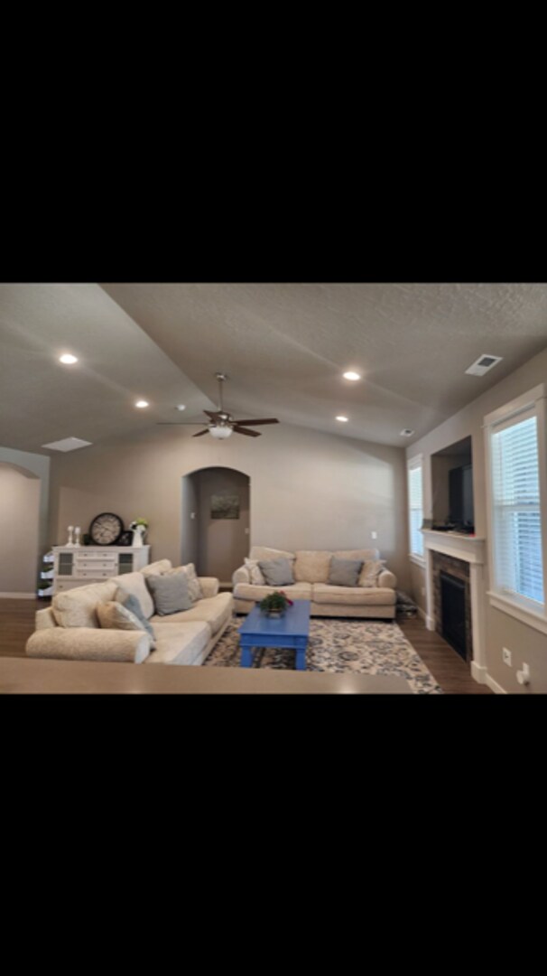 Foto del edificio - 4 bedroom, 3 full bath home  -Star