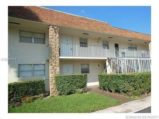 Primary Photo - 9851 Sandalfoot Blvd