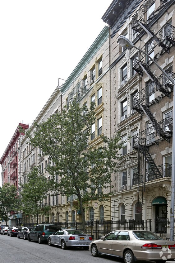 Building Photo - 206-218 W 140th St