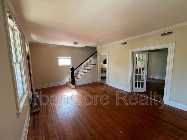 Foto del edificio - 3301 Rosewood Ave