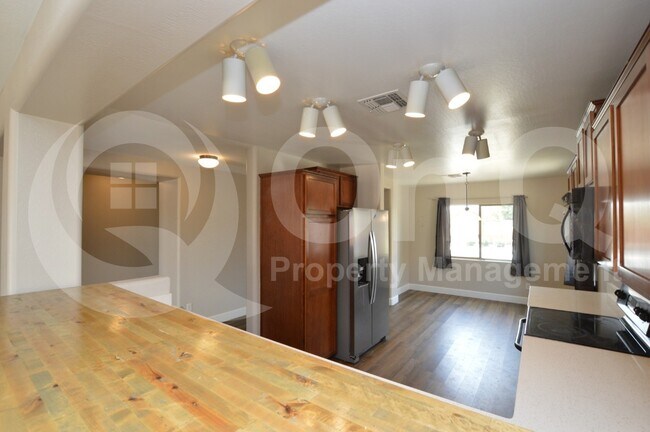Foto del edificio - 209 S Carter Ranch Rd