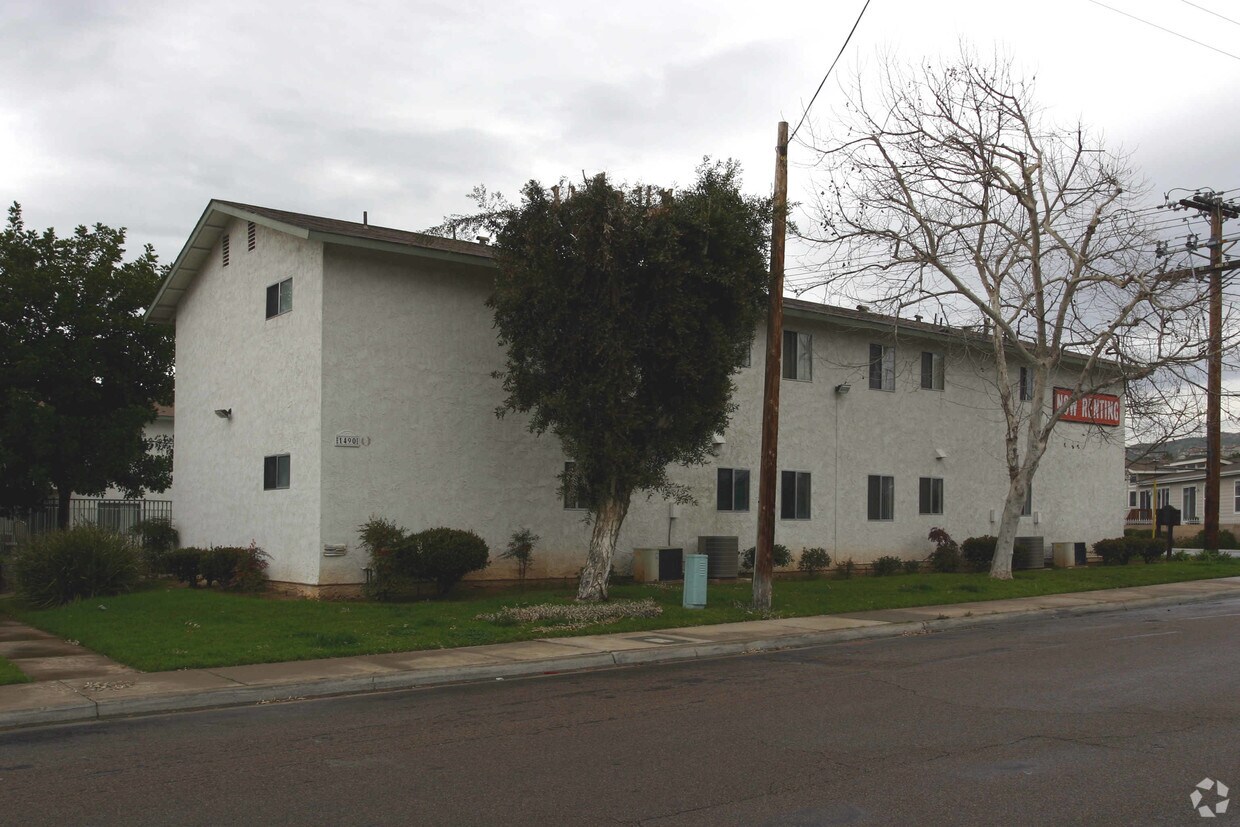 Foto del edificio - 1490 Naranca Ave