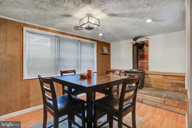 Foto del edificio - 24414 Graham Ave