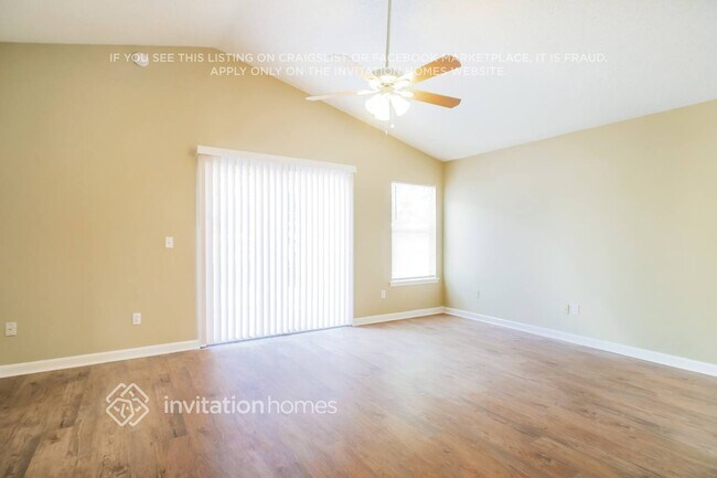 Foto del edificio - 6087 Alpenrose Ave