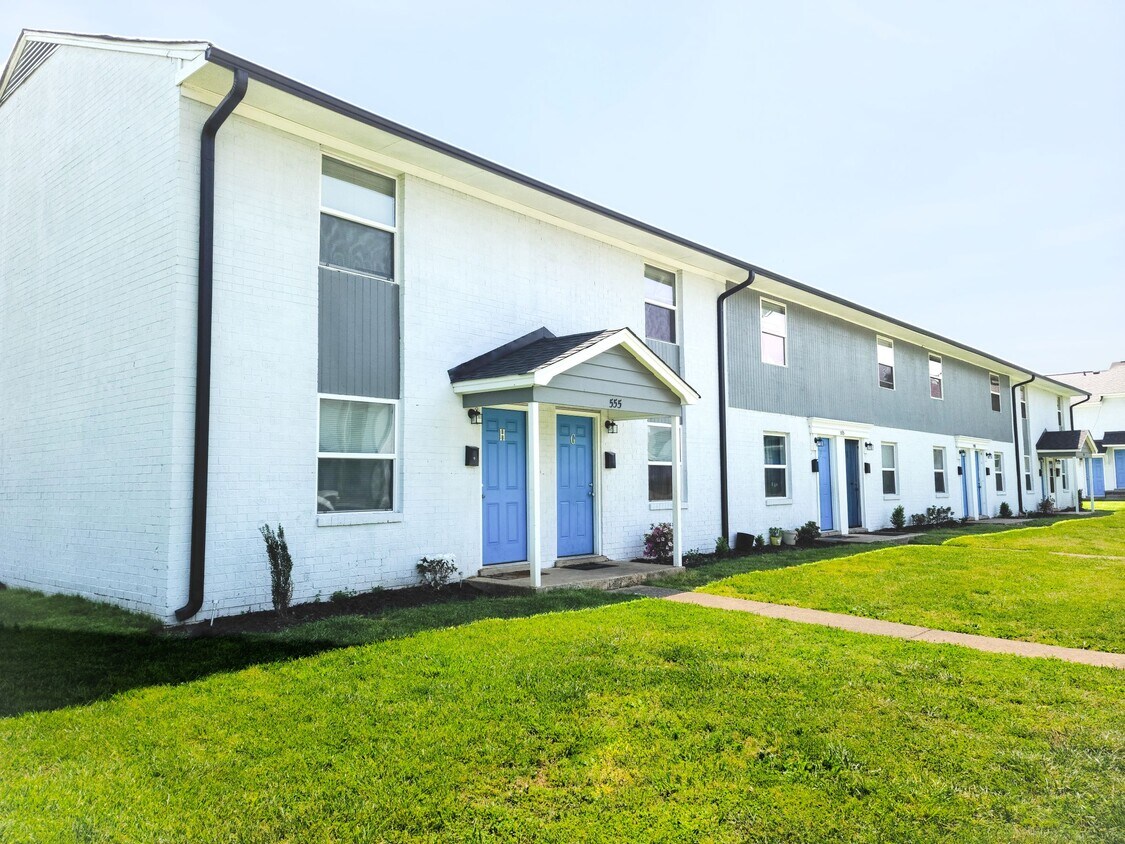 Foto principal - 555 East Apartments