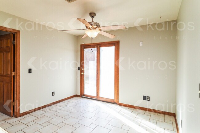 Building Photo - 6801 Bent Oak Dr.