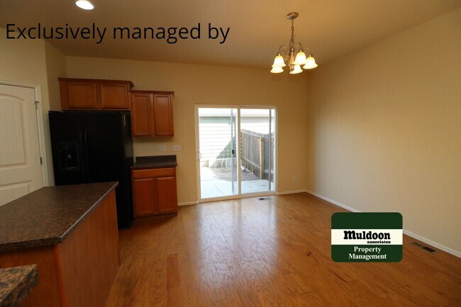 Building Photo - Pet Friendly Townhome!