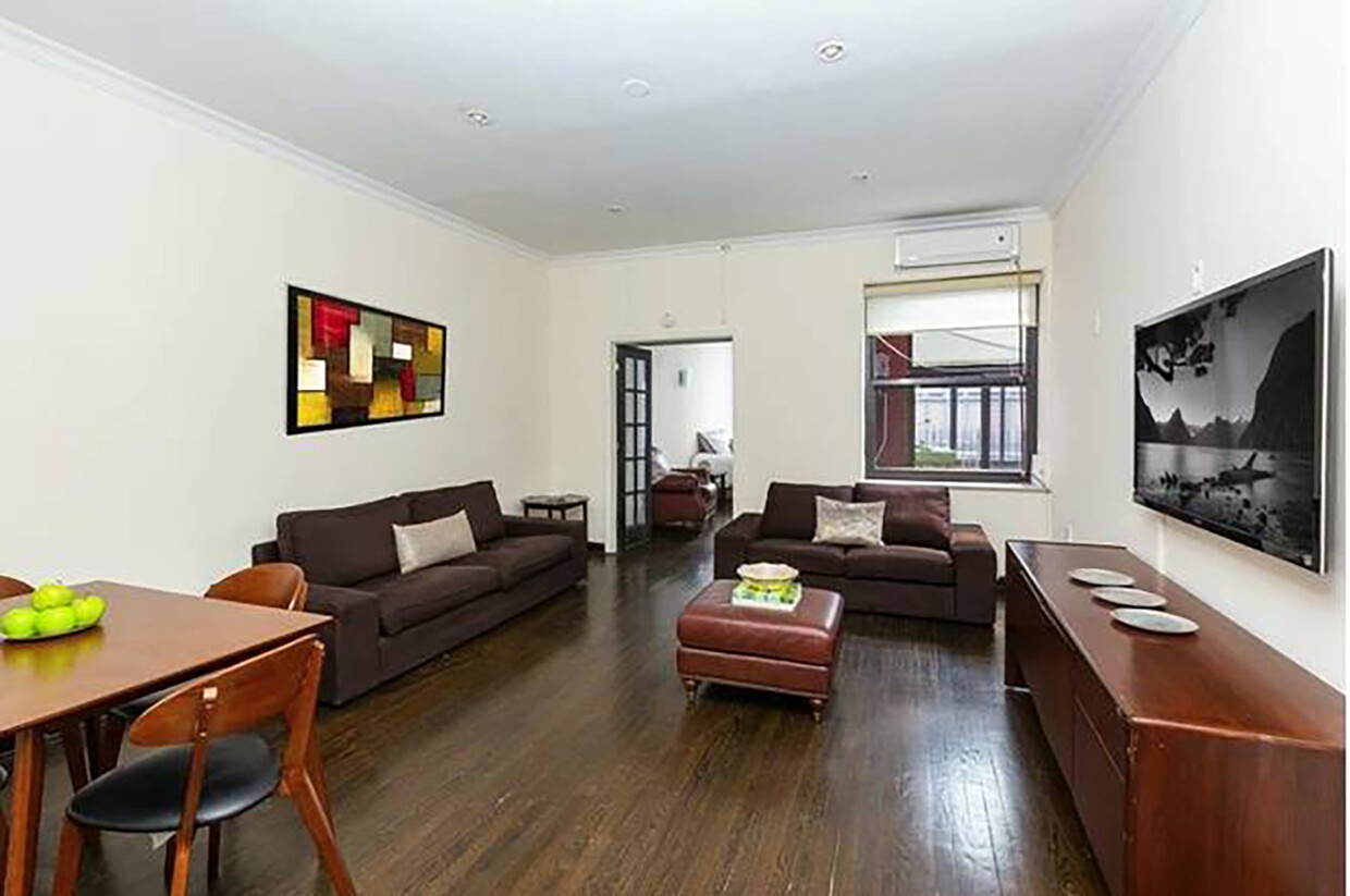 Living Room 1 - 325 W 57th St