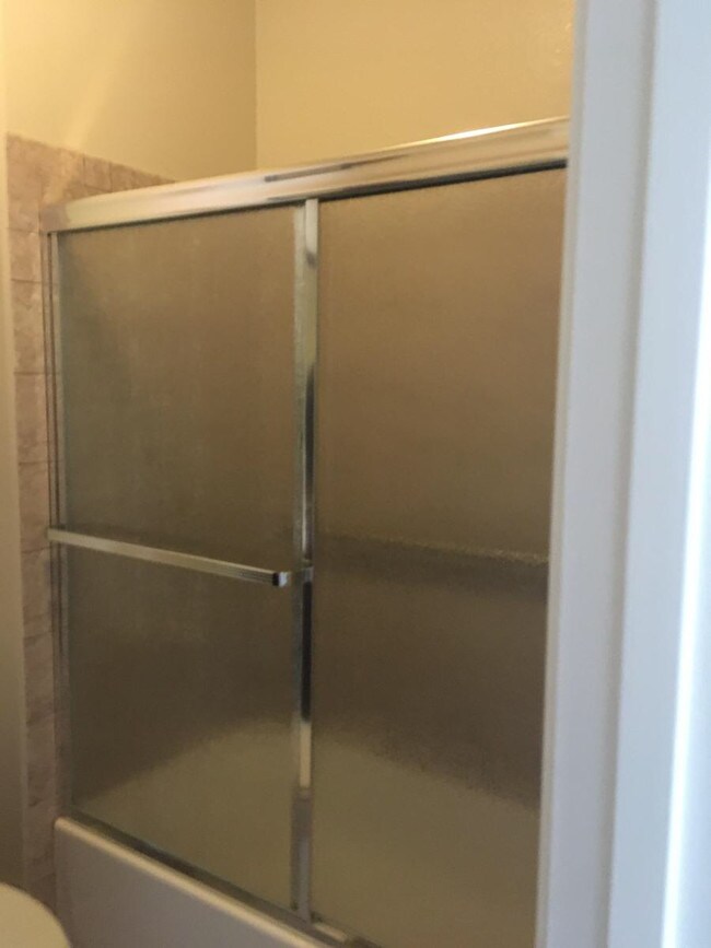 Baño principal - 456 E 47th St