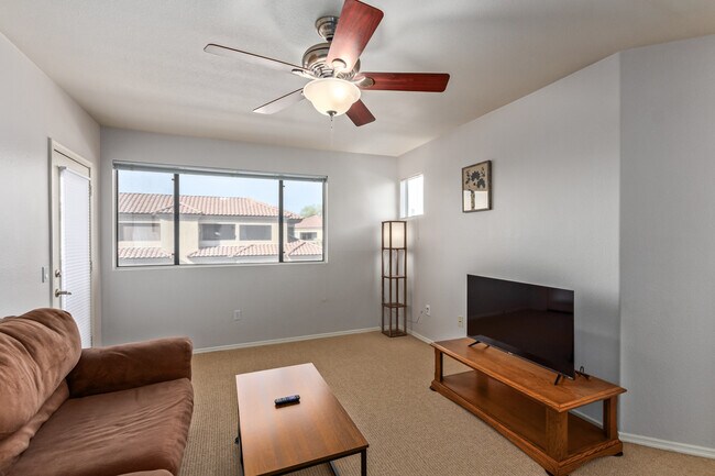 Foto del edificio - 4925 E Desert Cove Ave