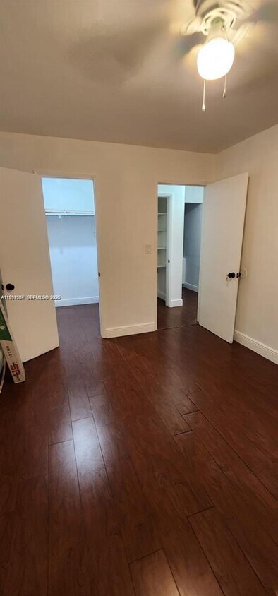 Foto del edificio - 371 NE 57th Ct