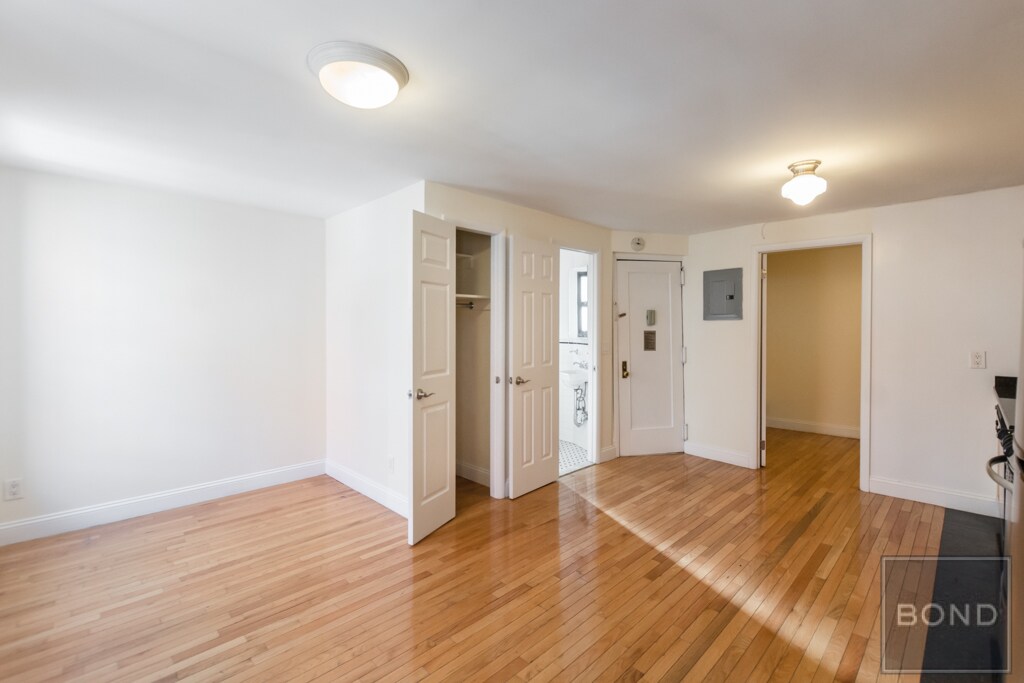 Primary Photo - 273 Mott St
