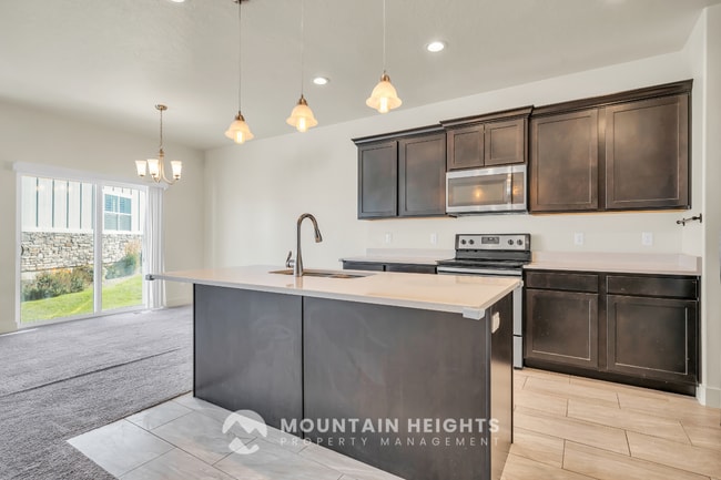 Building Photo - 607 Sawback Ln