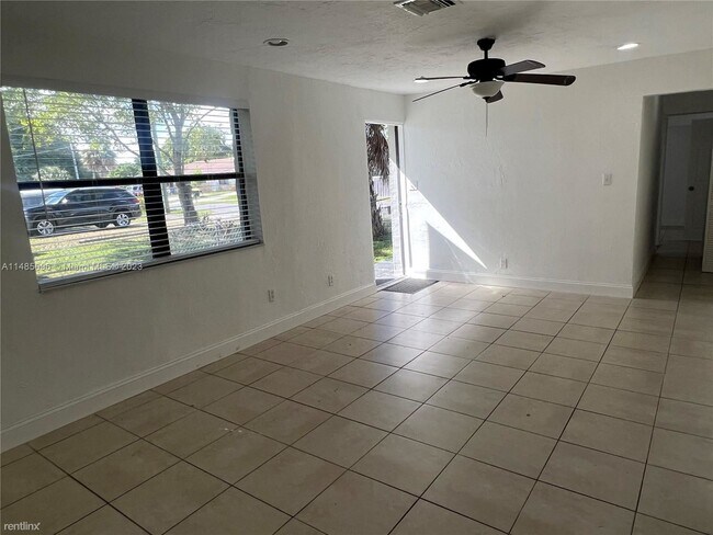 Building Photo - 4 br, 2 bath House - 113 NW 13th Ave Frnt