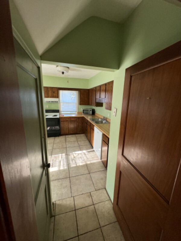 Building Photo - 49 Knecht Dr