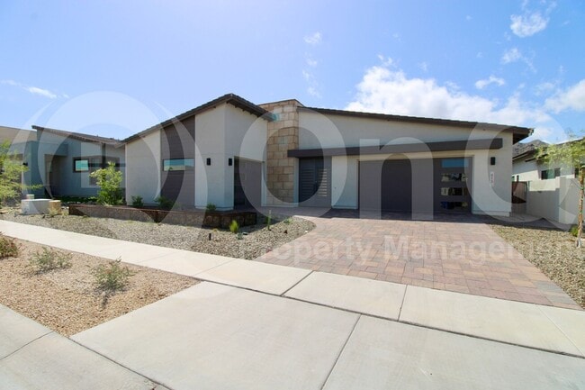 Building Photo - 813 E Corral Rd