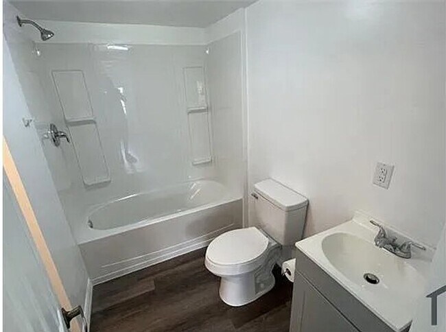 Foto del edificio - 2923 Dover Ln