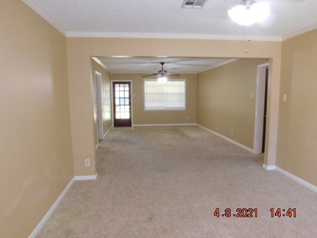 Building Photo - 302 Halcott Dr