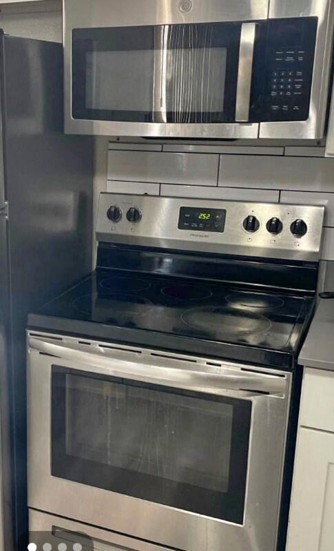 Foto del edificio - 1008 Willow Tree Dr