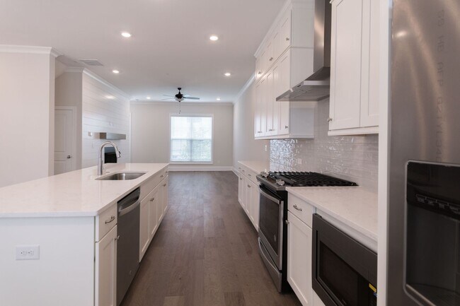Foto del edificio - Immaculate, new 3BR/3.5BA townhome in The Maxwell community in Alpharetta GA.