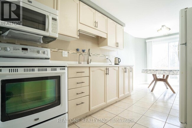 Building Photo - 407 Downsview Pl