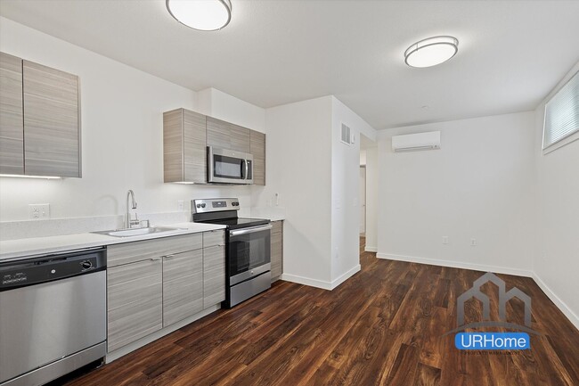 Interior Photo - Live Stylishly in Portland’s Hollywood Dis...