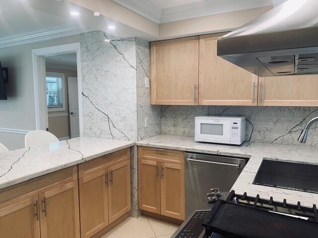 Foto del edificio - 881 NE 46th Ct