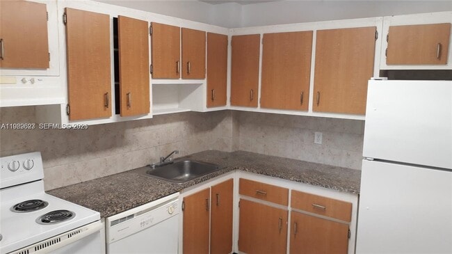 Building Photo - 16950 W Dixie Hwy