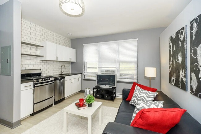 Building Photo - 944 W Montrose Ave