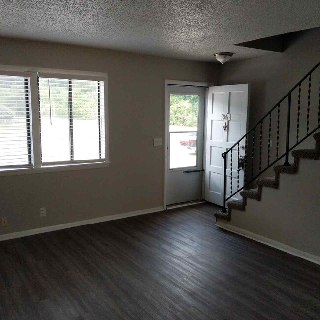 Building Photo - 1063 Harold Dr