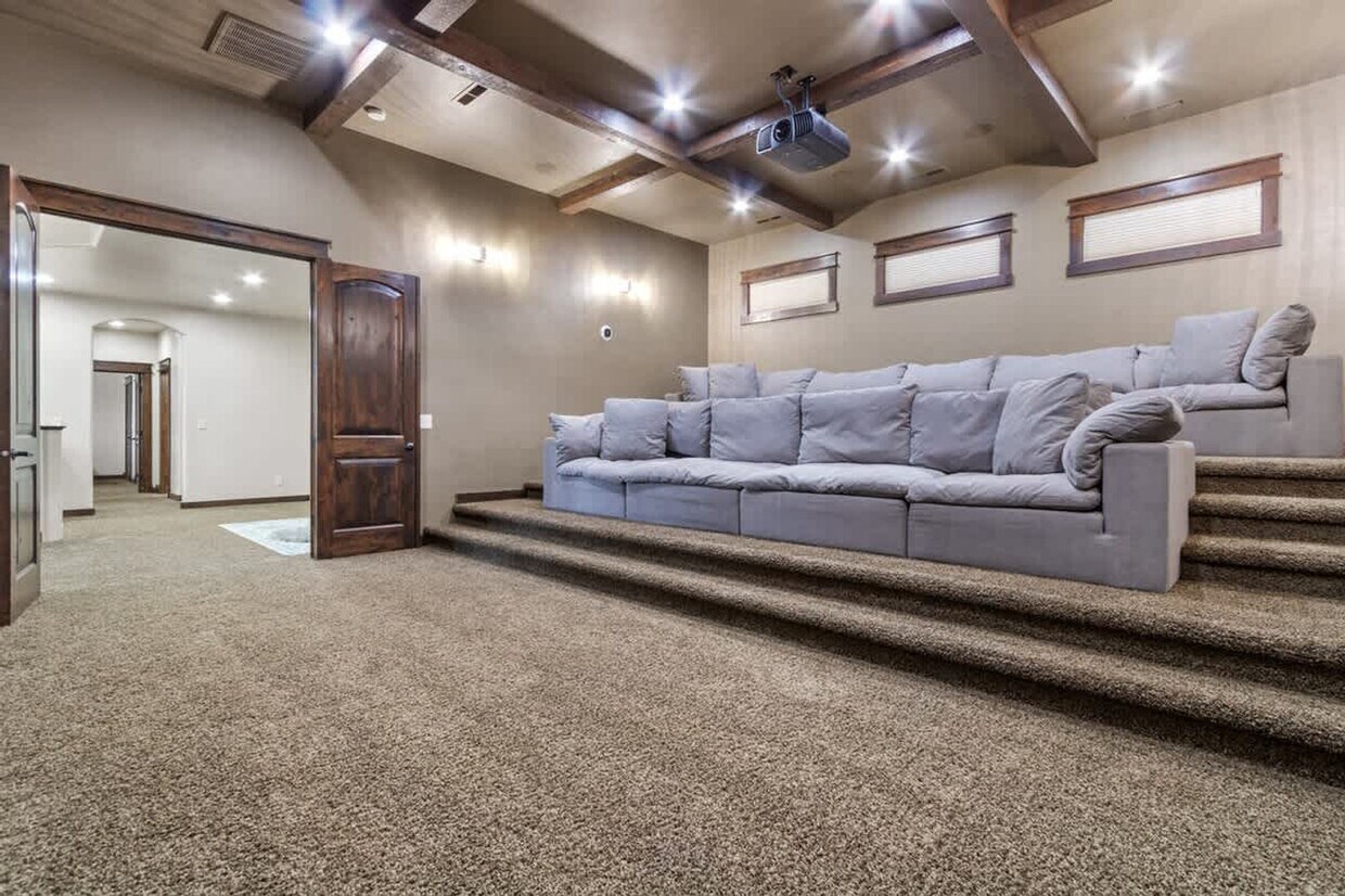 Foto principal - 5605 N Morpheus Pl