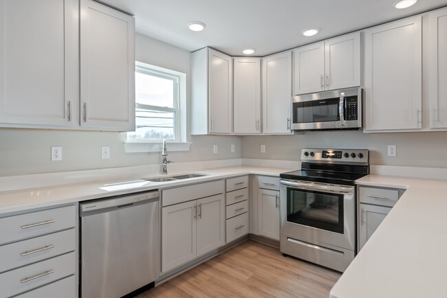 The Incline-Kitchen - Lookout View Townhomes