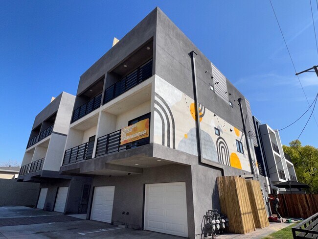 Foto del edificio - 5132 Riverton Ave