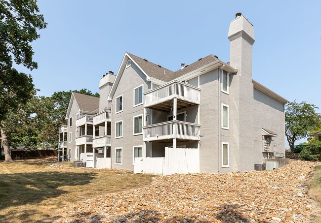 Foto del edificio - Shawnee Condo all redone close to Shops an...