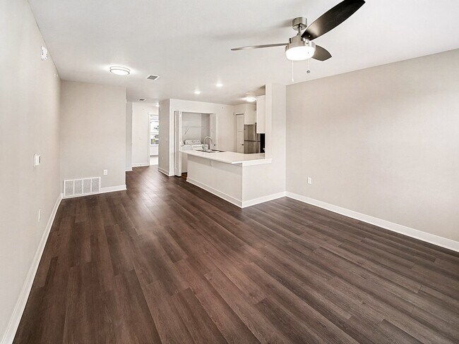 Foto del edificio - The Grove Apartment Homes