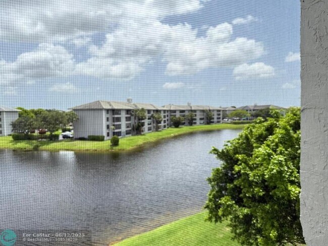 Building Photo - 9420 Poinciana Pl