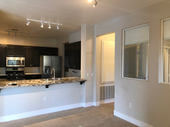Building Photo - 720 Peachy Canyon Cir