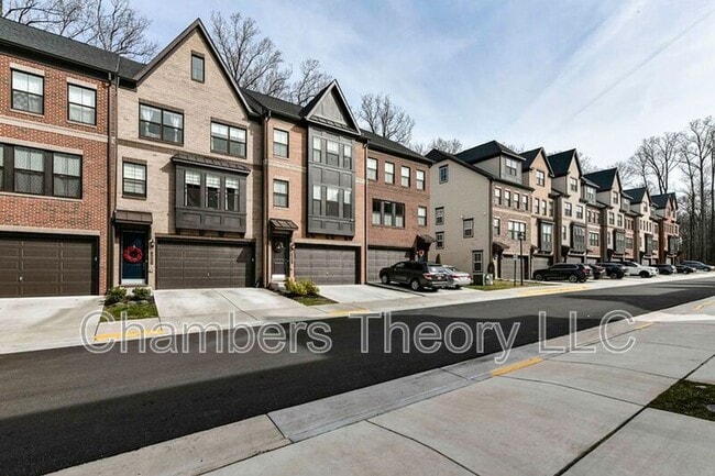 Building Photo - 3805 Rainier Dr